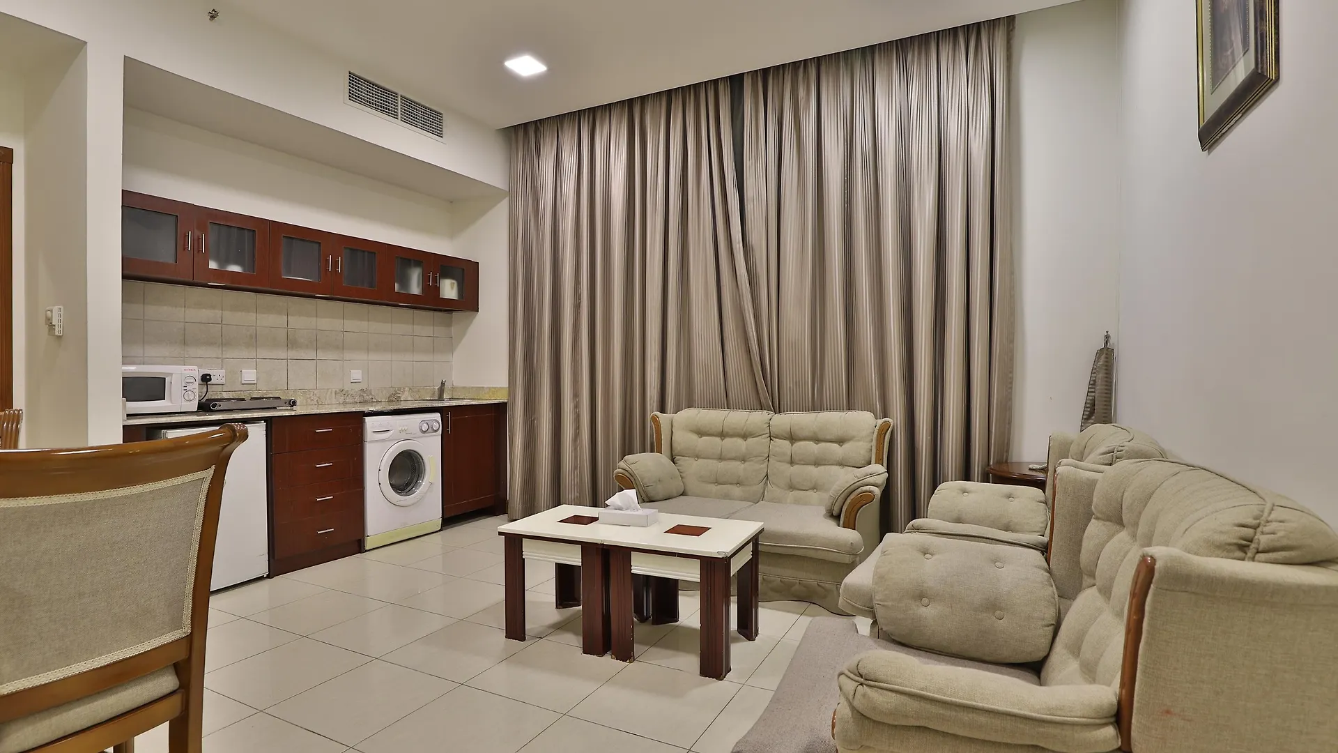 Moon Valley Hotel Apartment - Bur Dubai, Burjuman Aparthotel Dubai