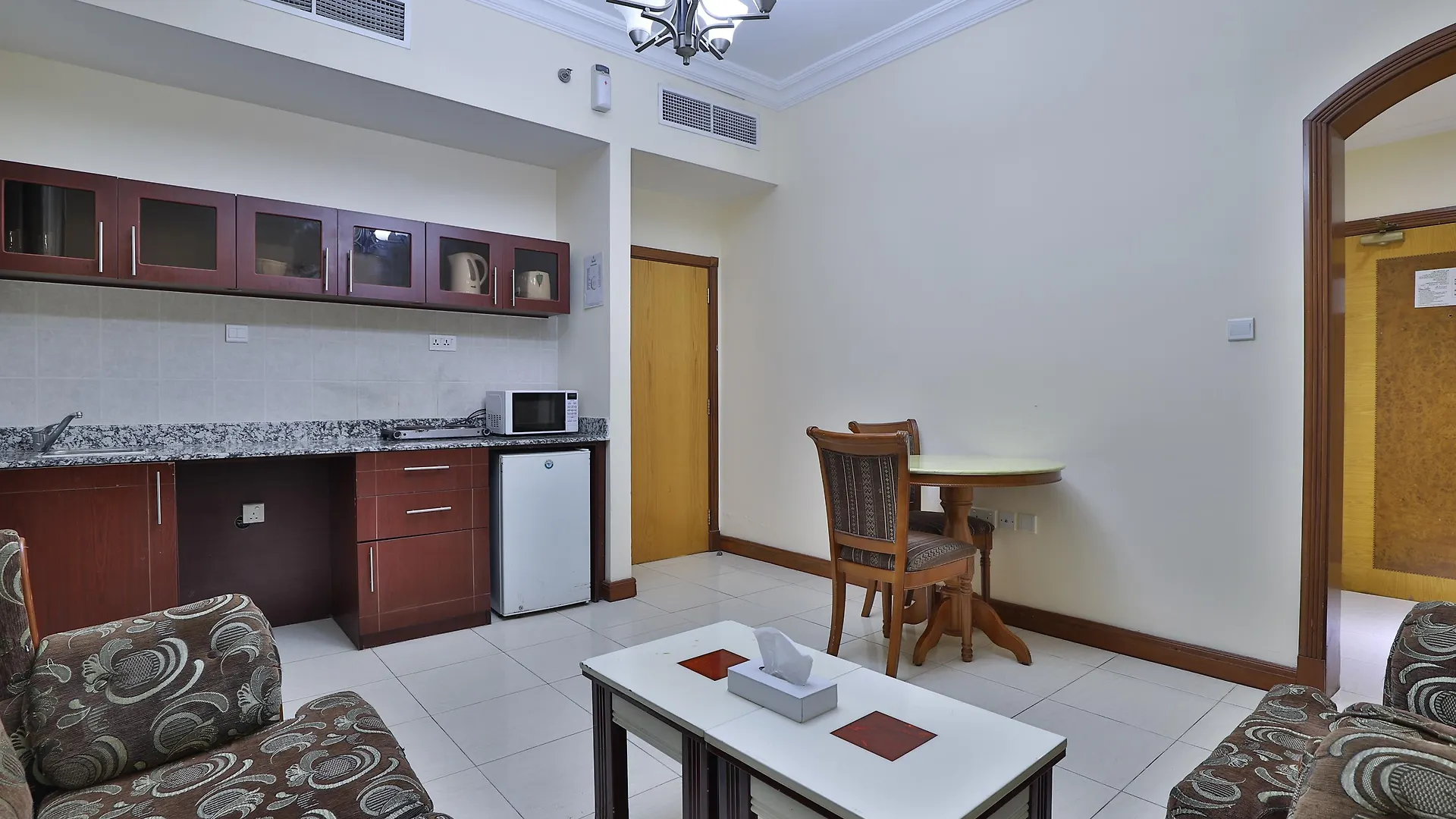 Moon Valley Hotel Apartment - Bur Dubai, Burjuman 3*, Dubai